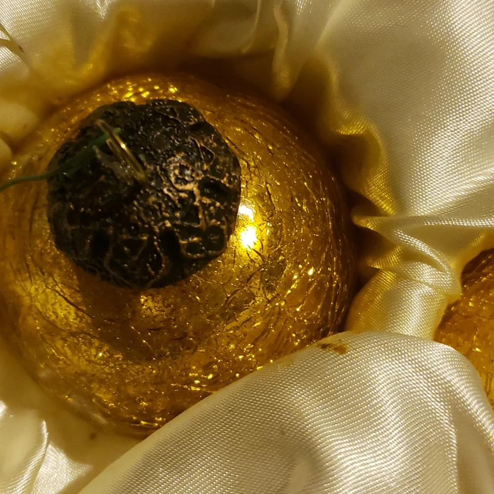 Vintage Gold and Silver Fancy Christmas Ornaments - 7 pieces - Picture 3 of 4